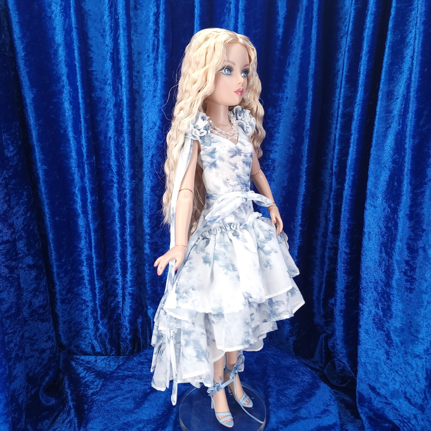 Tonner Ellowyne Wilde Romantic Possibilities 2023 VDC LE 200 16″ Doll RT22WDD26