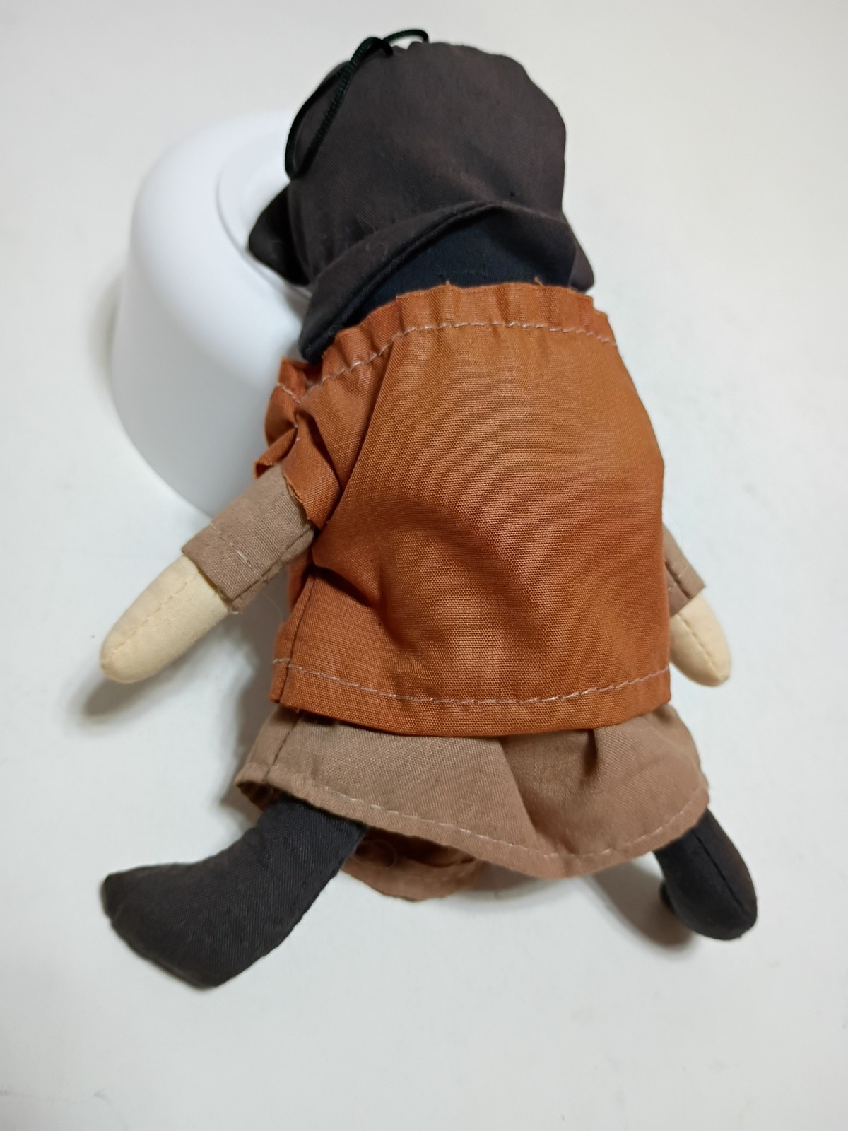 Vintage Amish Cloth Doll, No Face, Plain Clothes, Bonnet, Apron 6″ Tall Hanging