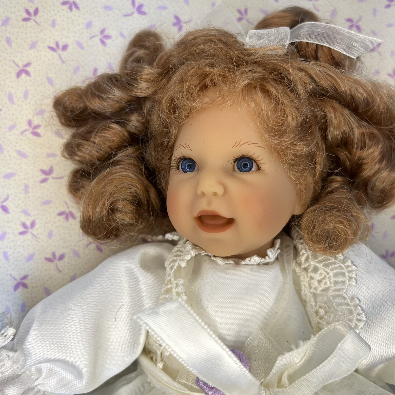 Baby’s First Prayer 2003 Light Brown Blue Eyes Lee Middleton Doll and Pillow
