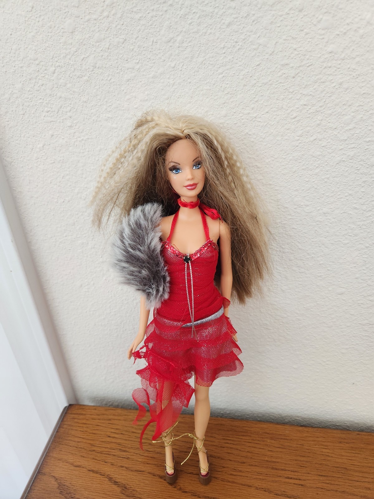 2006 Mattel Fashion Fever Sparkle and Shine Christmas Party Barbie doll