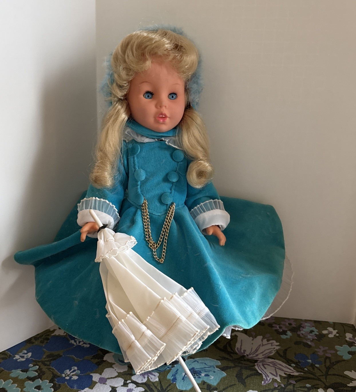 Furga vinage 1960s Elisabetta Italian 14 inch doll