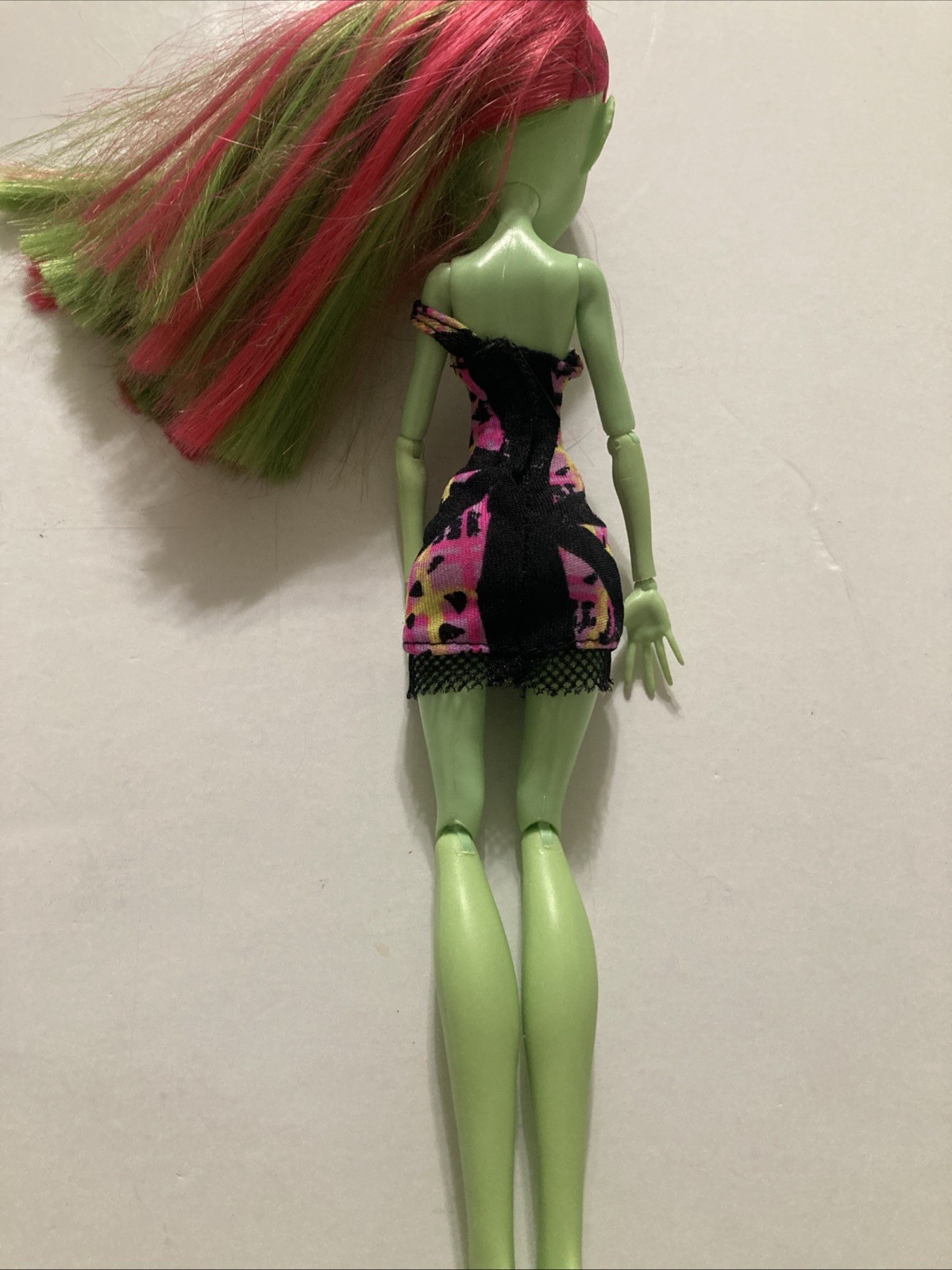 Monster High Venus McFlytrap 11″ Fashion Doll Pink/Green Hair, Dress Articulated