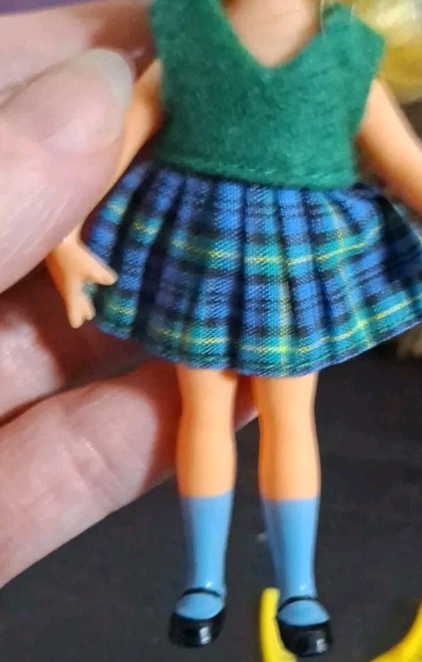 Hasbro 1967 Dolly darlings school days doll outfit brush comb