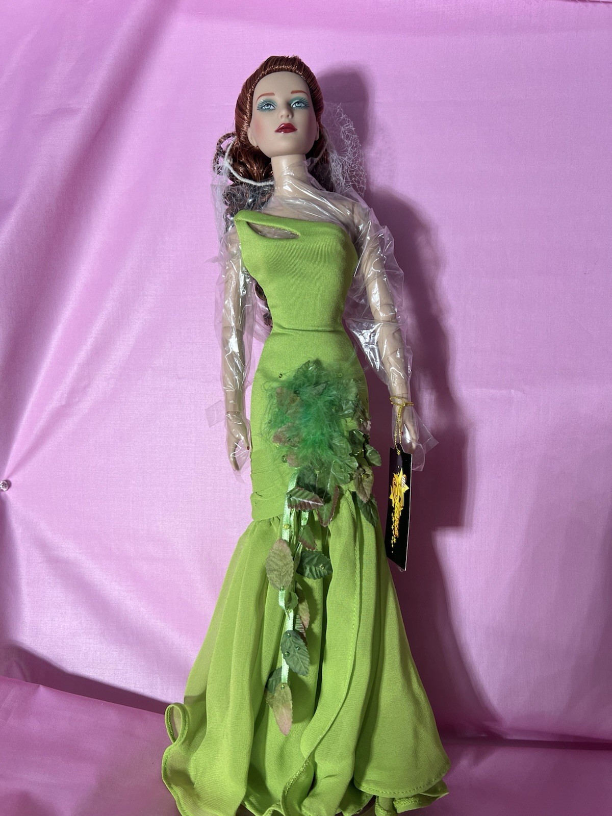 Robert Tonner 16″ DC Stars Batman Doll Sealed with A Kiss Poison Ivy