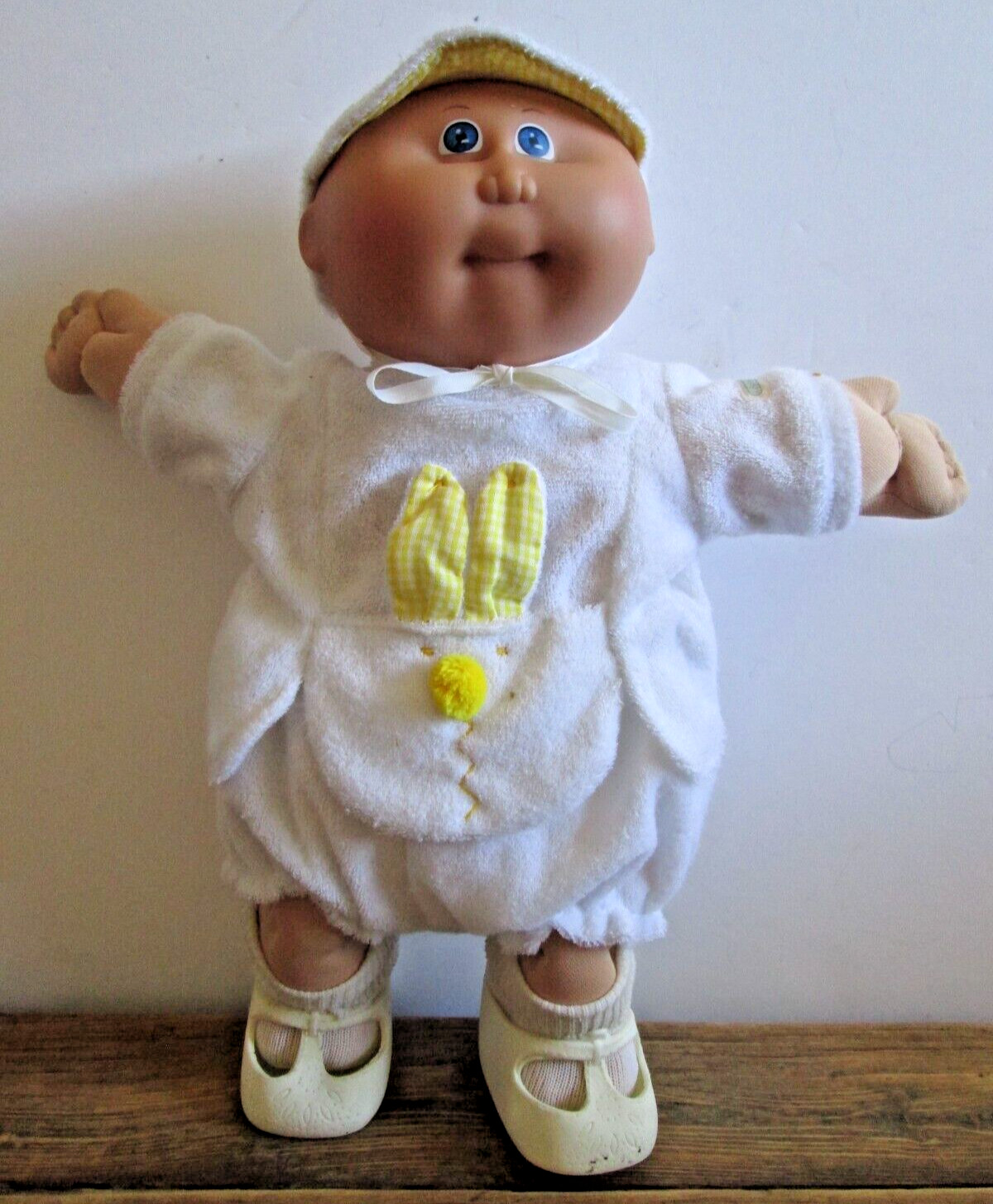 Vintage 1985 Bald Baby Cabbage Patch Kids Doll Blue Eyes White Bunny Coleco Hat