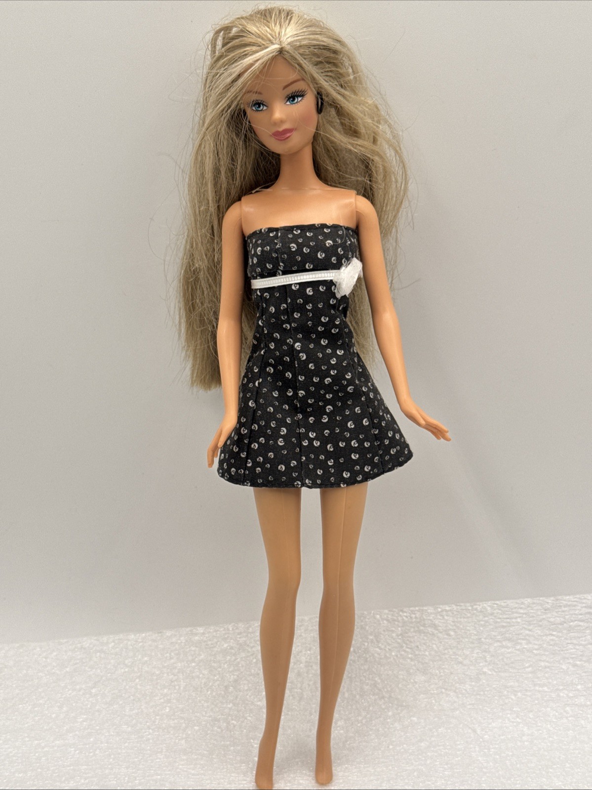 Barbie Fashion Fever Doll Black Dress Blonde HO644 Figure 2005 *RARE