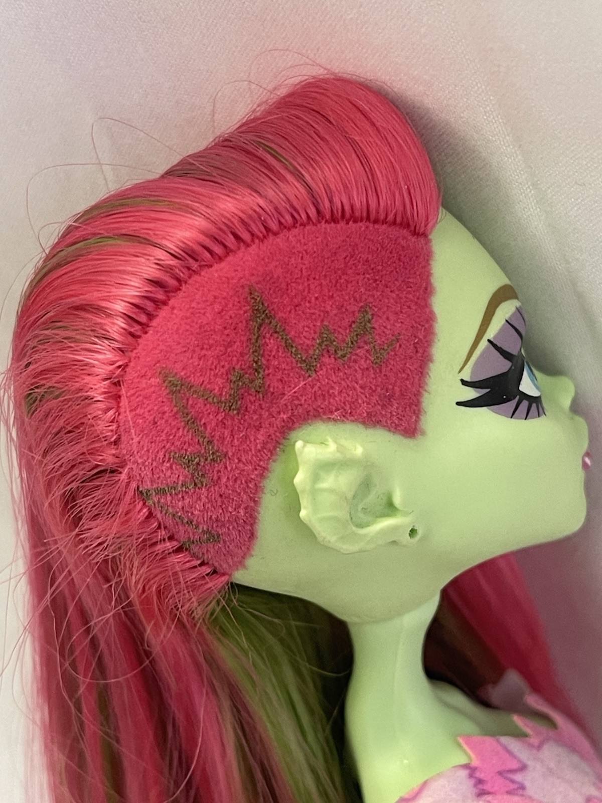 Monster High Venus McFlytrap Music Festival Doll 2012
