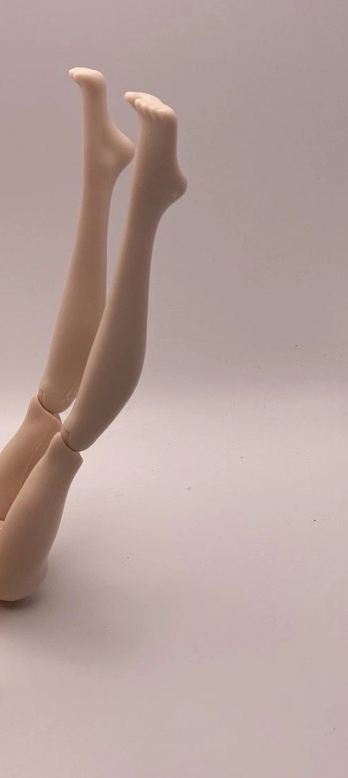 “Way Too Wonderland” Apple White, Ever After High doll, nude Hands And Cuffs