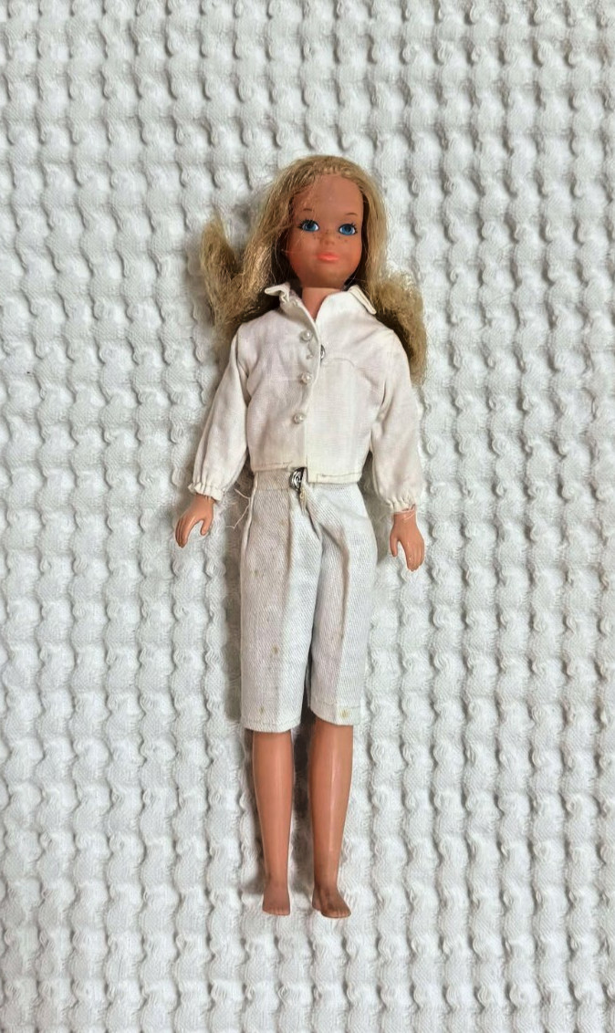 Vintage Barbie Deluxe Quick Curl Skipper #9428, 1976-77 in white outfit