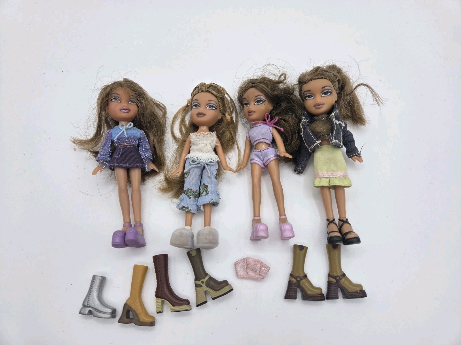 Mixed Lot Of 4 Lil’ Bratz Doll Yasmin Random Shoes Clothes Tlc