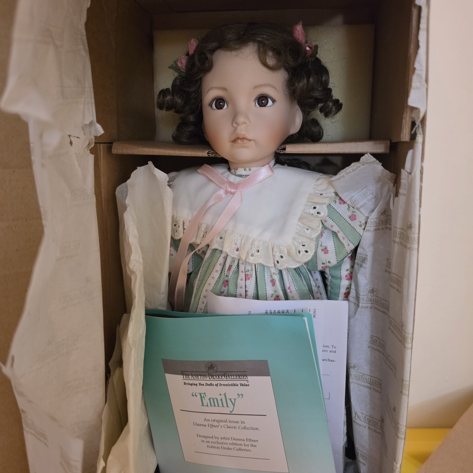 1996 Vintage Ashton Drake Galleries Emily Porcelain Doll 15″ Dianna Effner w Box