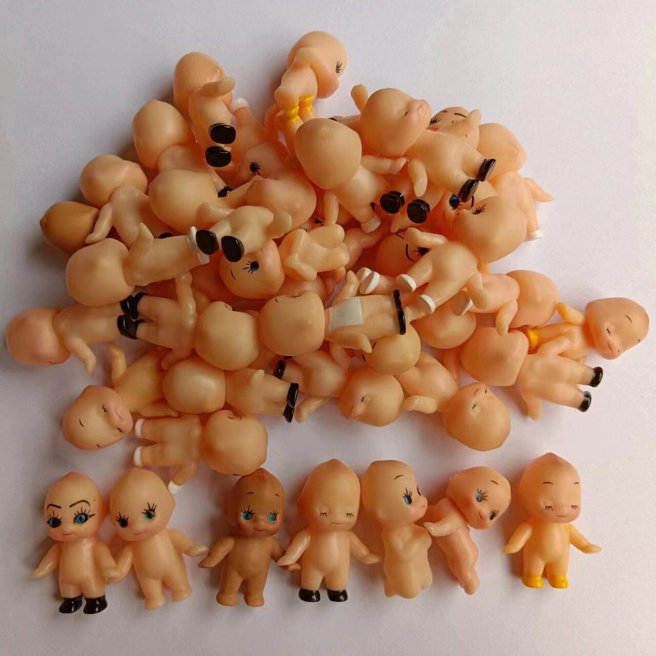 lot of 30 ( by random ) Soft Plastic Kewpie Baby Doll mini Figure 1″ / 2-3cm