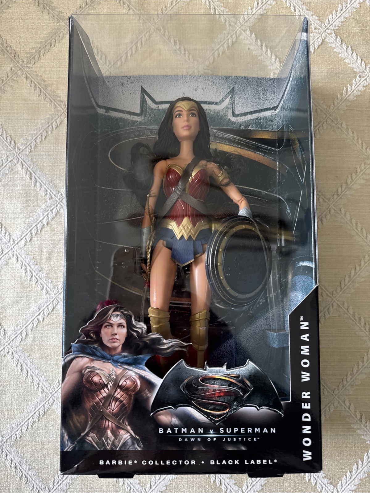 Mattel DC BATMAN VERSUS SUPERMAN WONDER WOMAN BARBIE COLLECTOR DOLL