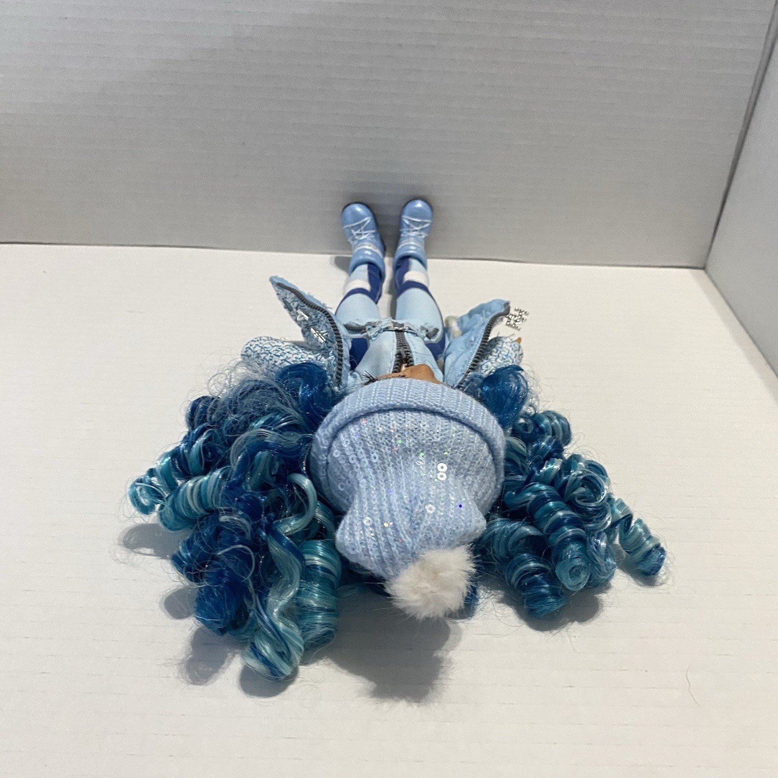Rainbow High Blue Winter Break Skylar Bradshaw Doll w/Outfit Jacket
