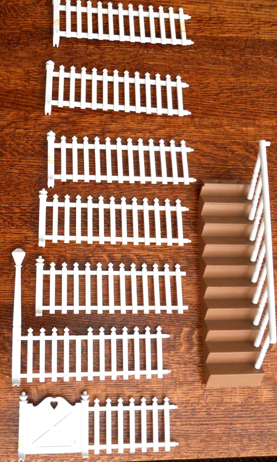 DOLLHOUSE 1:12 SCALE SET OF STAIRS AND PLASTIC FENCING W/GATE VG