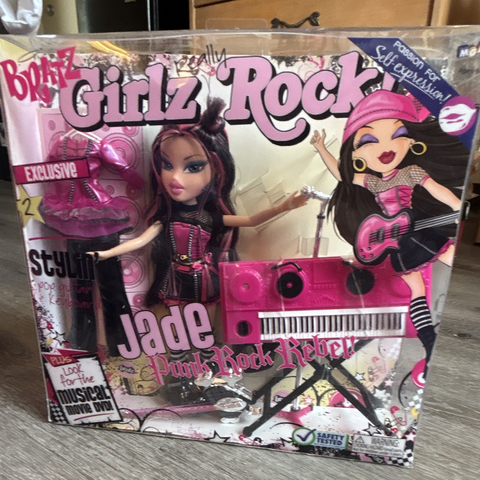Bratz Girlz Rock Jade 10in Articulated Fashion Doll Music Set Unopened