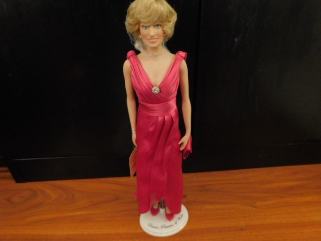 Franklin Mint Princess Diana RARE Vinyl Portrait Doll In Fuschia Silk Gown W COA