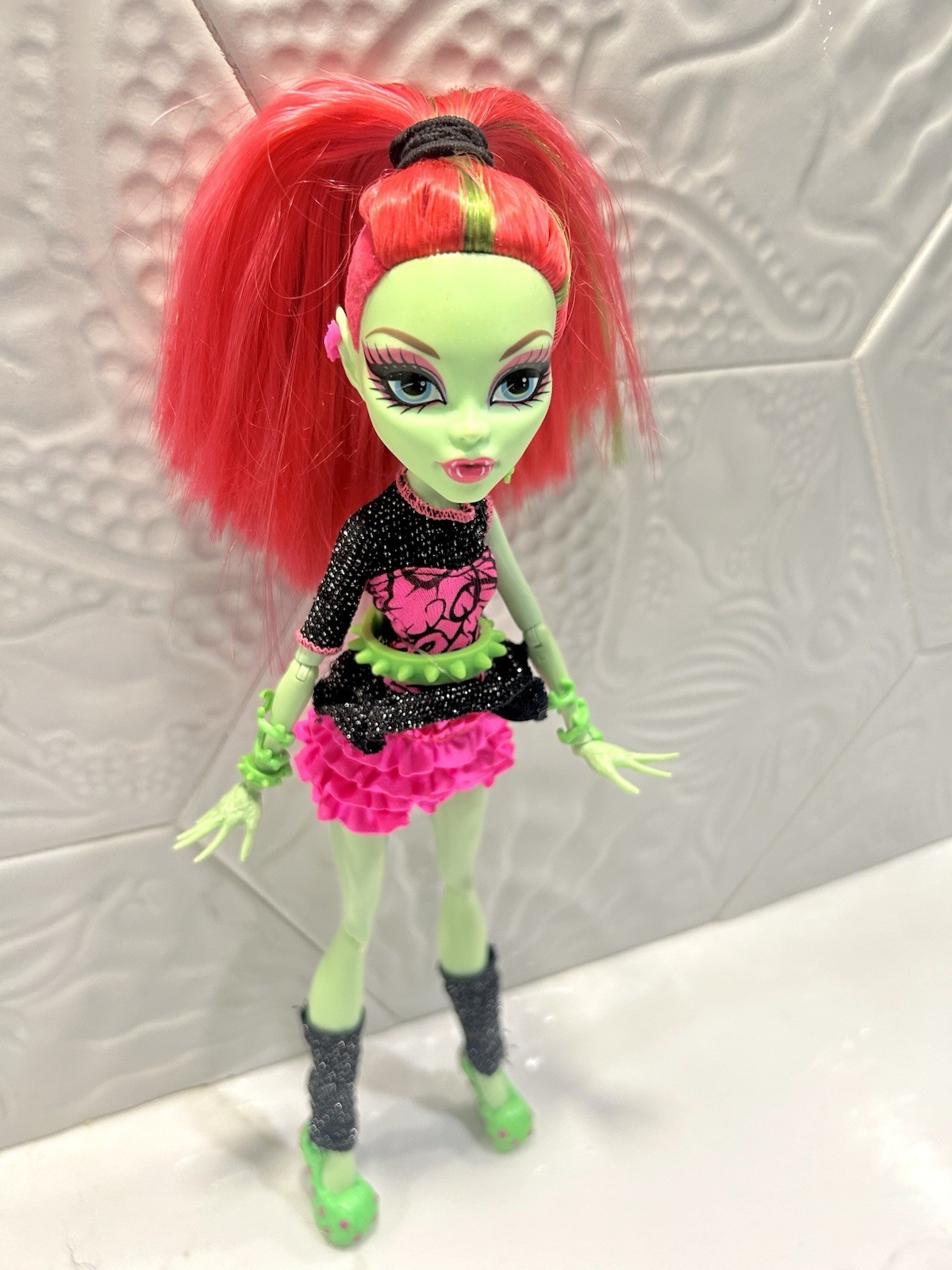 Monster High Venus McflyTrap Doll Ghouls Night Out Pink Green