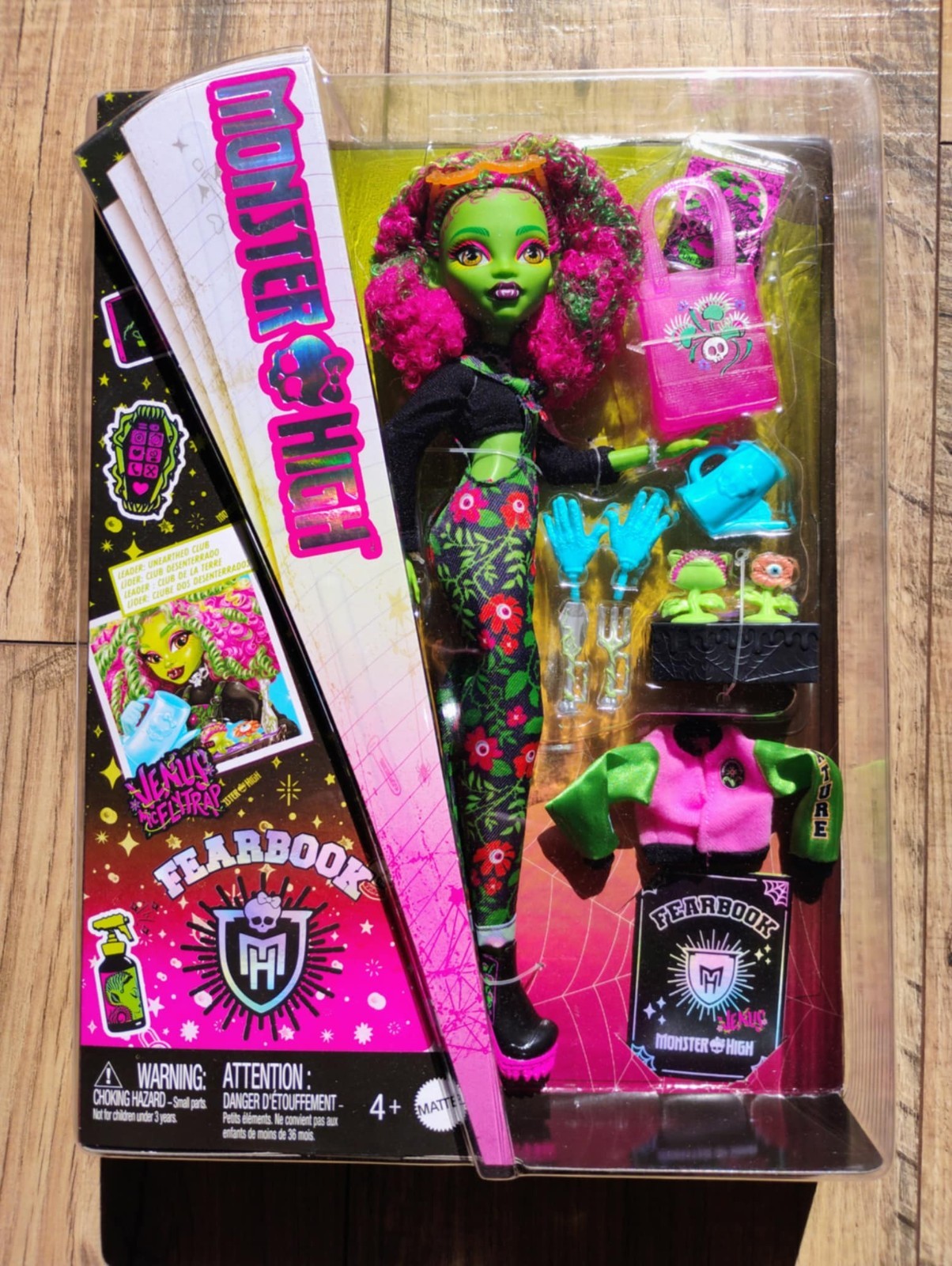 Monster High Fearbook Venus McFlytrap Fashion Doll with Yearbook