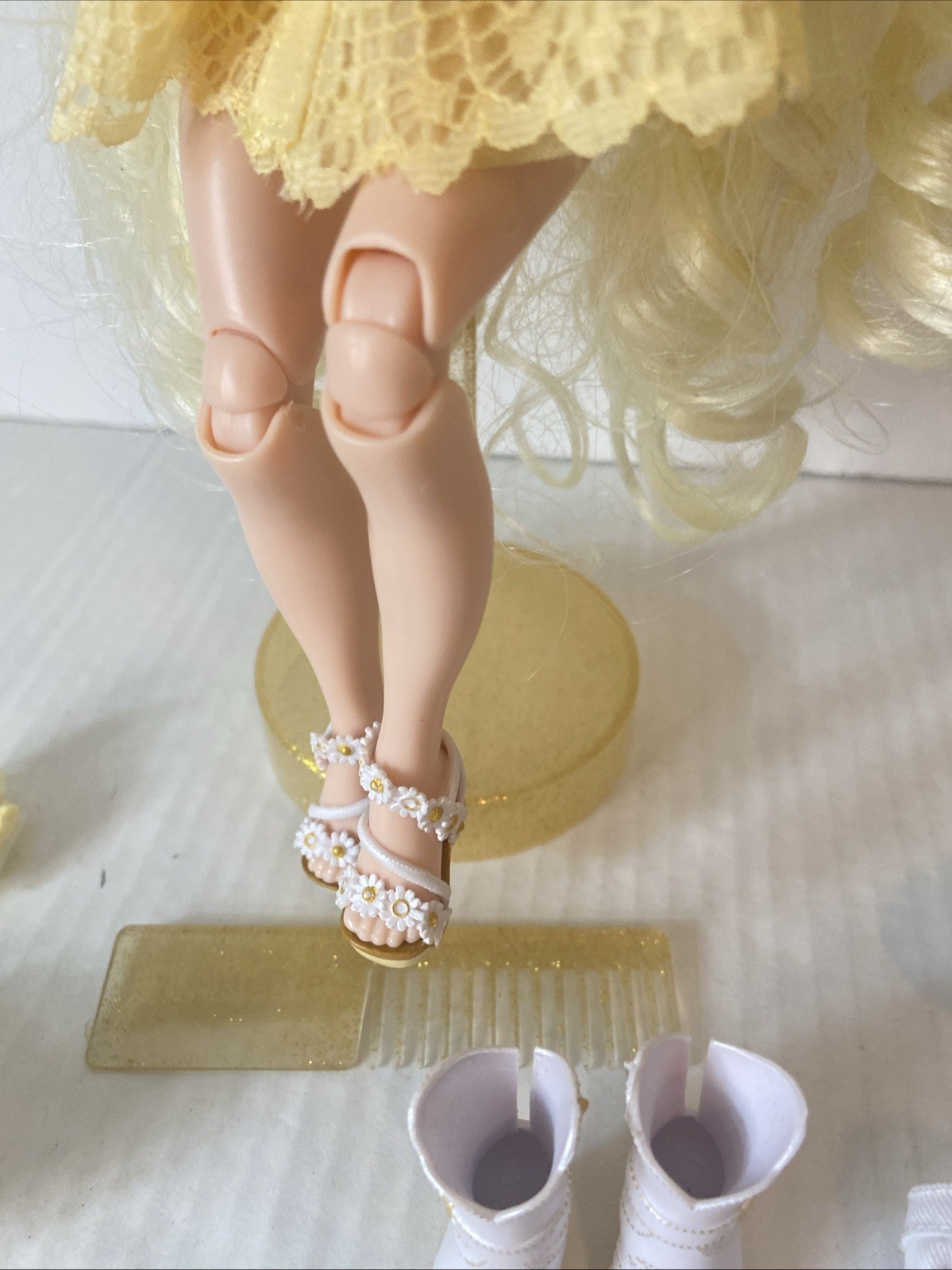 Delilah Fields Albinism Doll Rainbow High Series 4 Buttercup Yellow Collection
