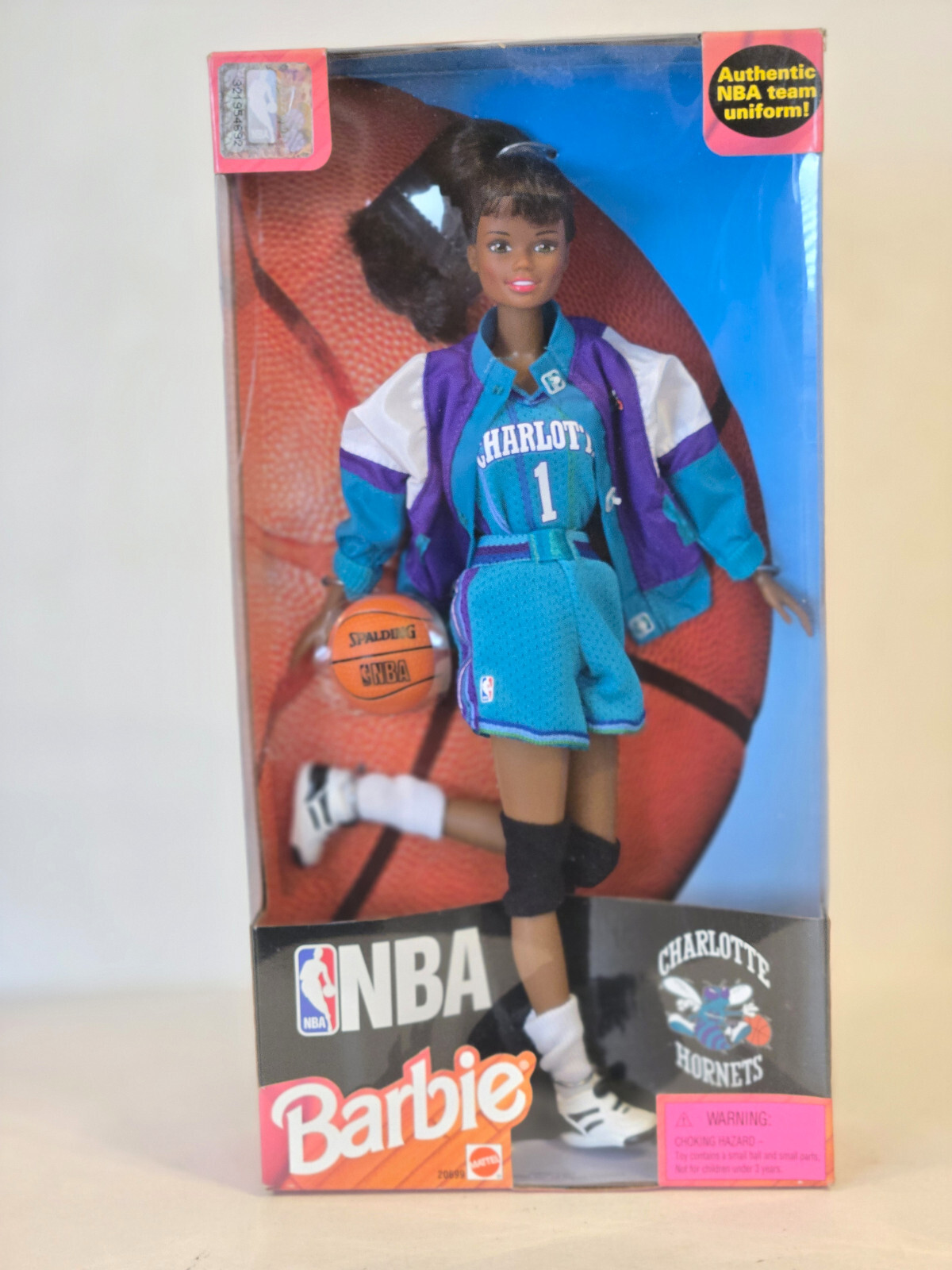 1998 NBA Charlotte Hornets African-American Barbie #20699 NIB