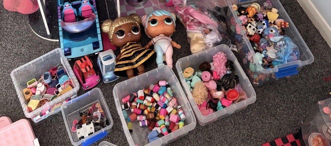 LOL Massive Doll Surprise Bundle Girls and Boys with Pets and Lil’ Sisters
