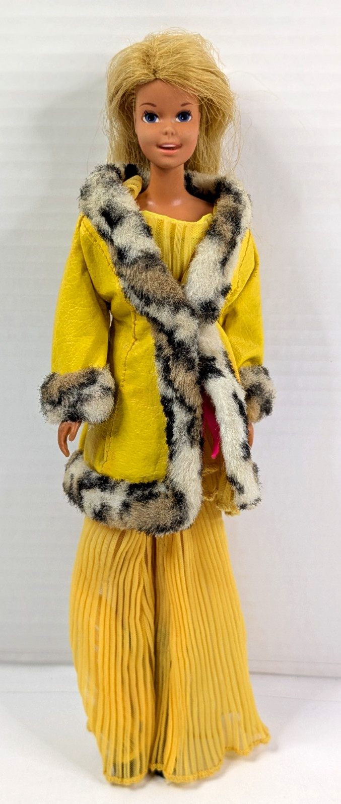 Vintage 1966 Barbie Francie Doll Sunset Malibu Bendable Knees w/ Great Coat 11″