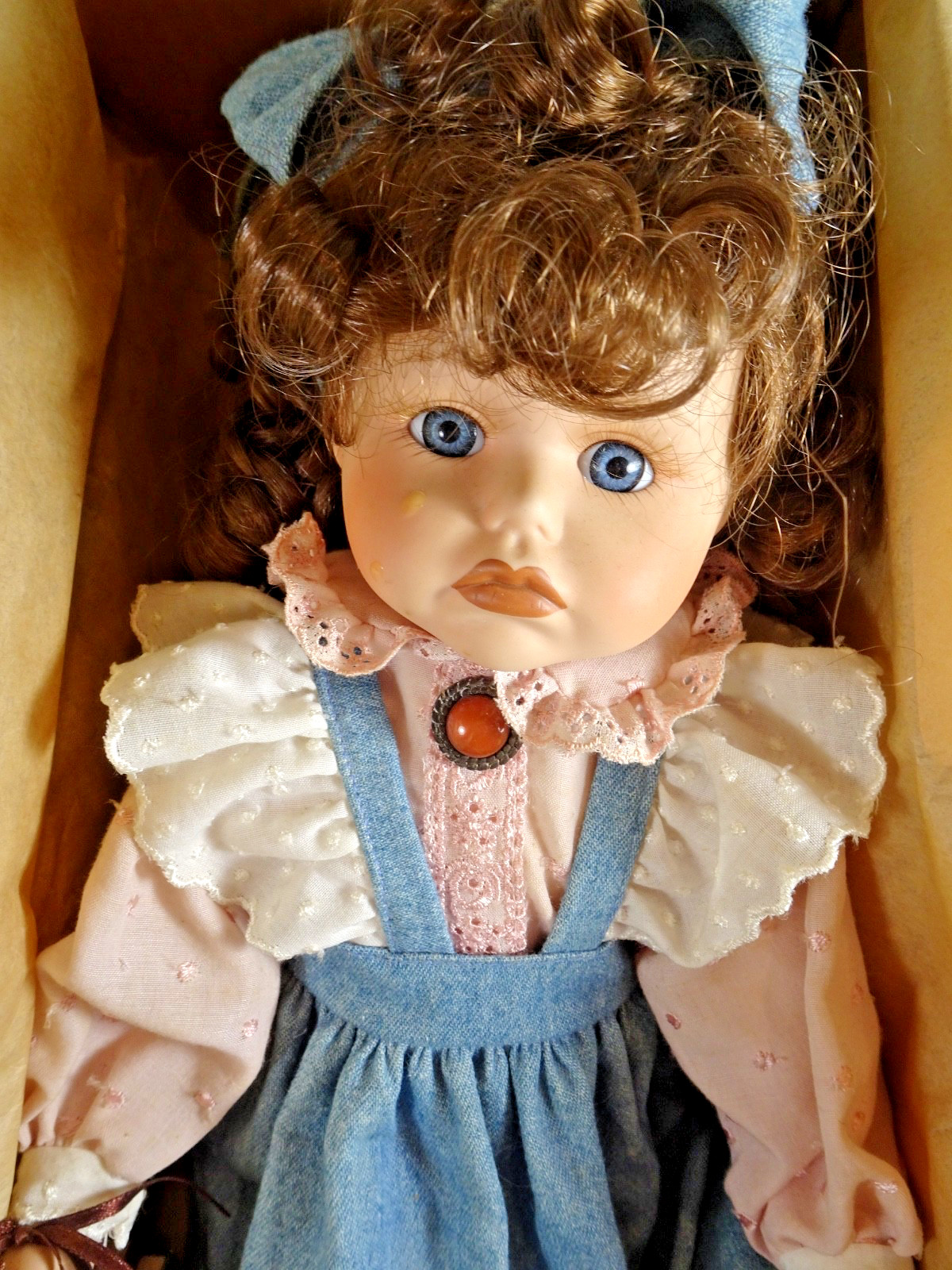 Boyds Doll Collection Yesterday’s Child #4903 LAURA 15″ w/Bear and Books