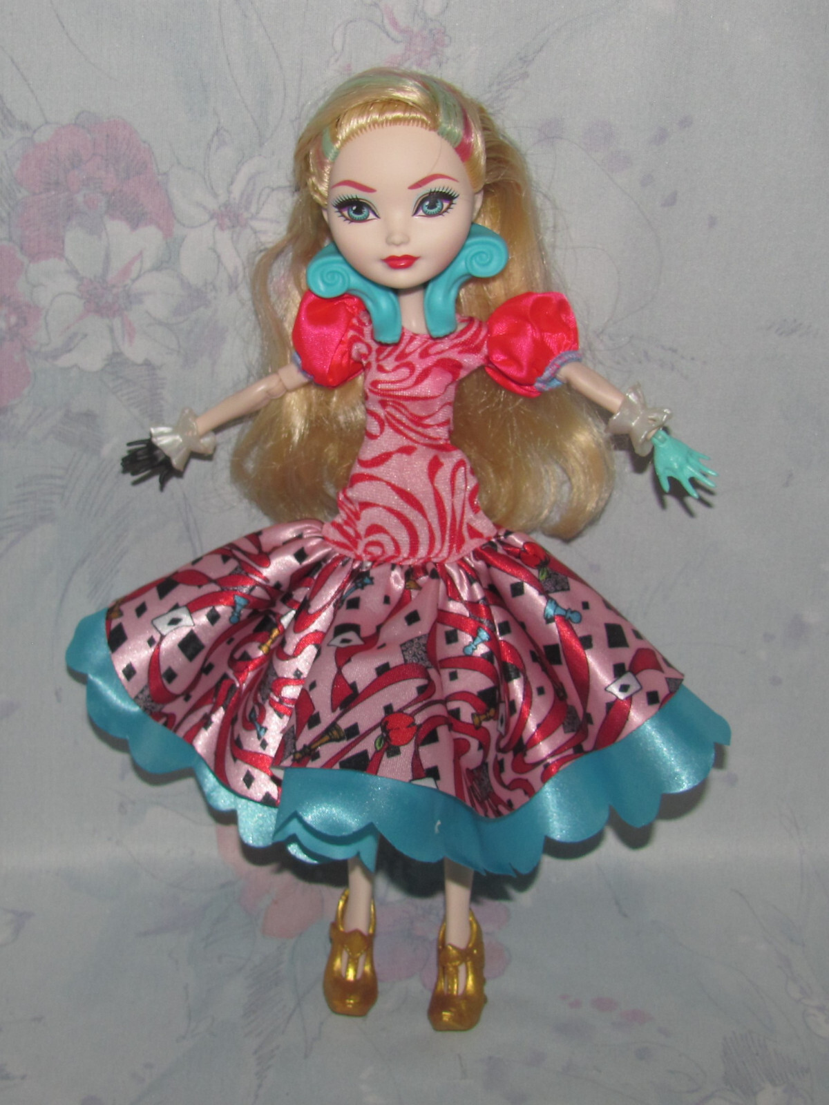 Ever After High Doll – Apple White Way Too Wonderland – Missing Accessories
