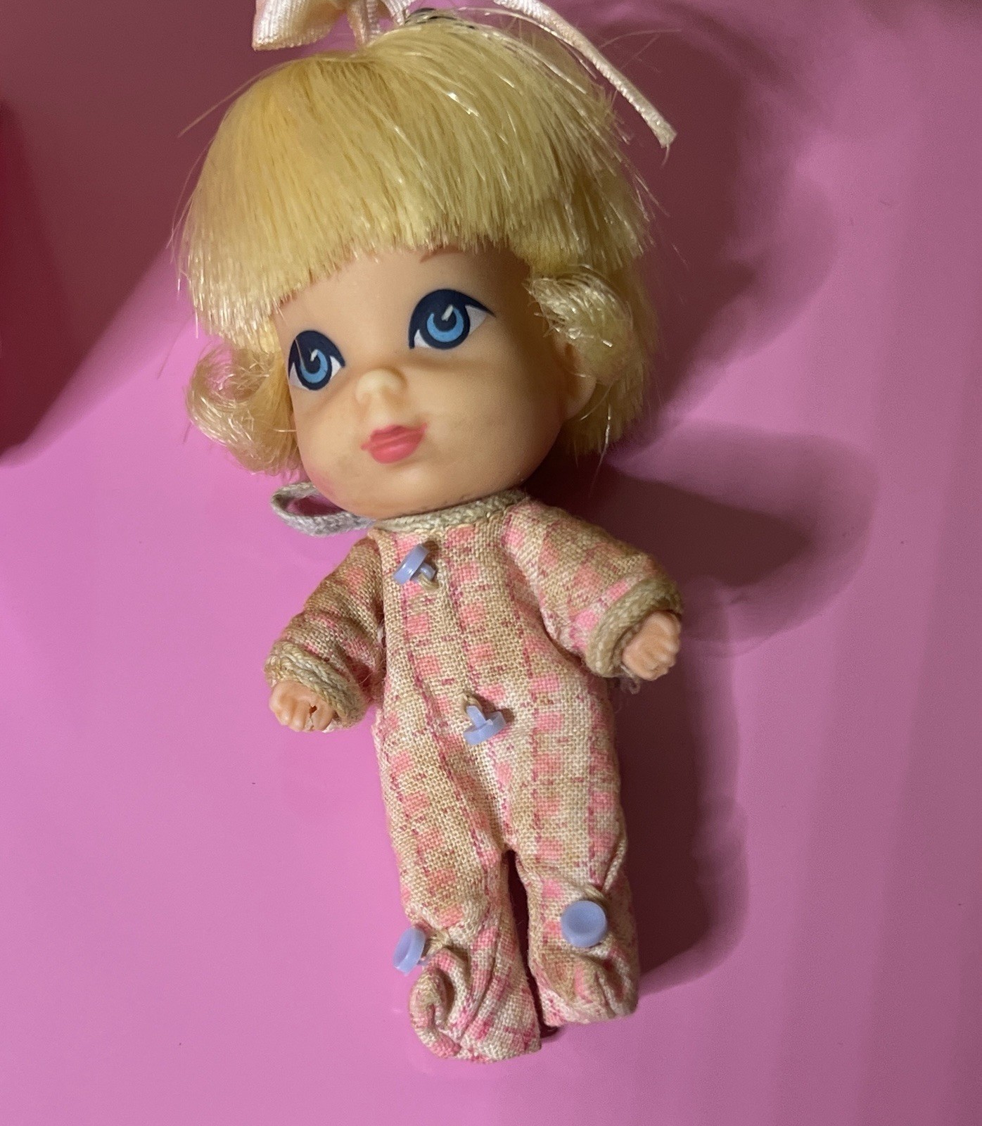 VINTAGE 1965 MATTEL LIDDLE KIDDLES LIDDLE DIDDLE BABY GIRL PINK PAJAMAS w/crib