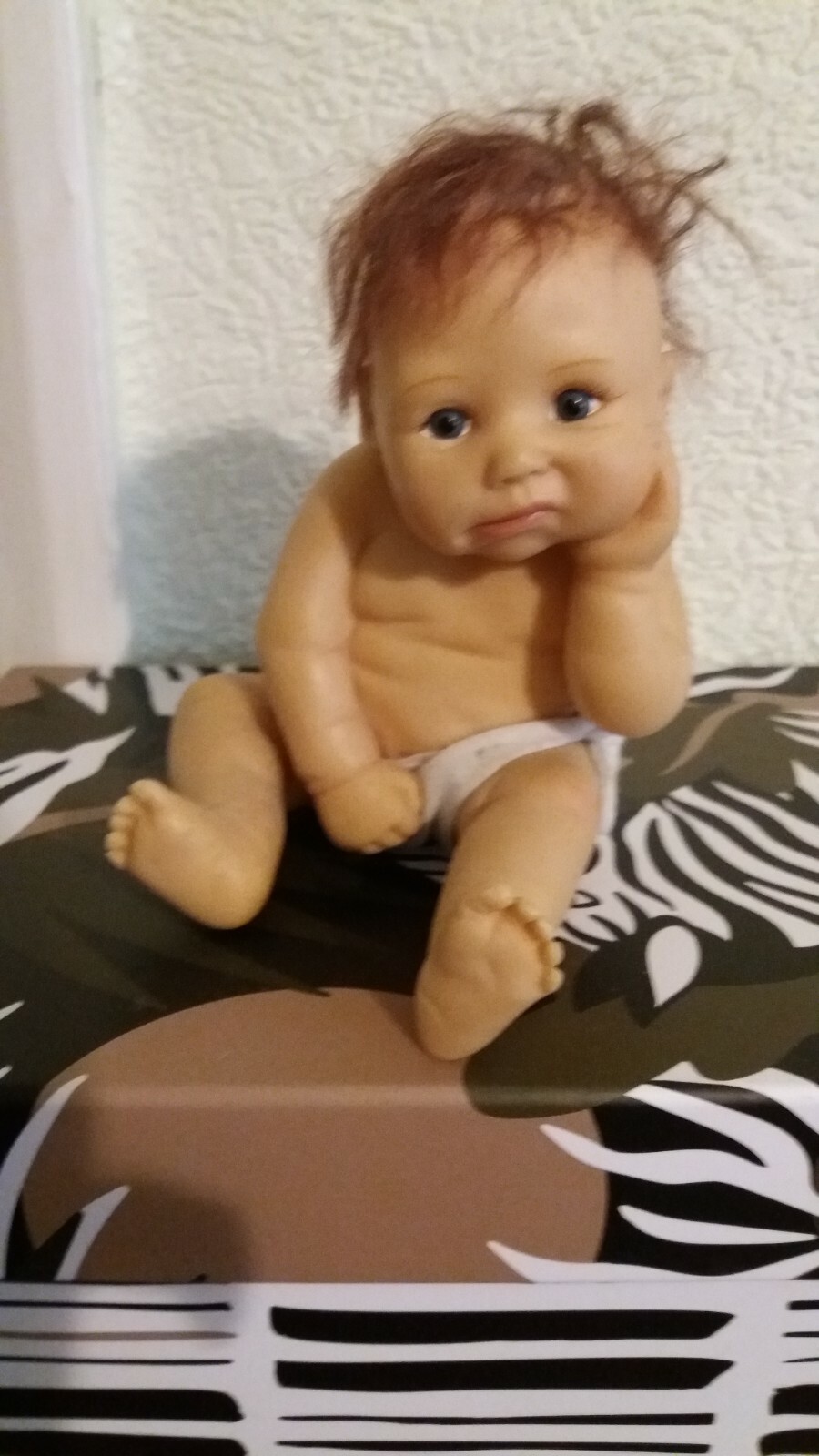 VERY CUTE CHUBBY BABY RESIN DOLL ORNAMENT – HAND APPLIED HAIR – 5.5″ HIGH – VGC