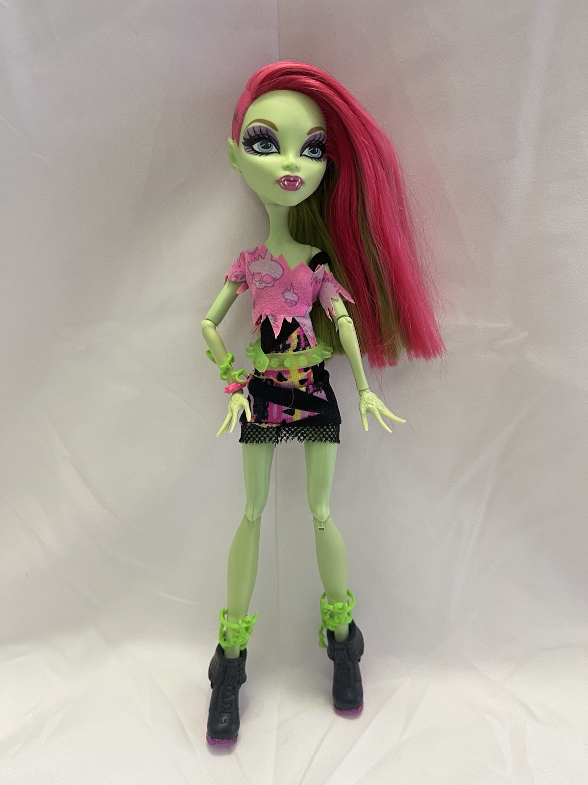 Monster High Venus McFlytrap Music Festival Doll 2012