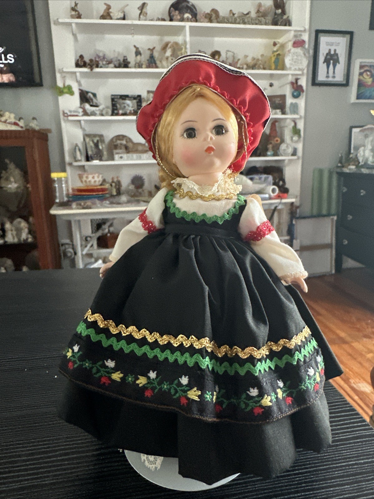 Vtg 1980s Madame Alexander Friends From Foreign Lands Findland #561 With Stand