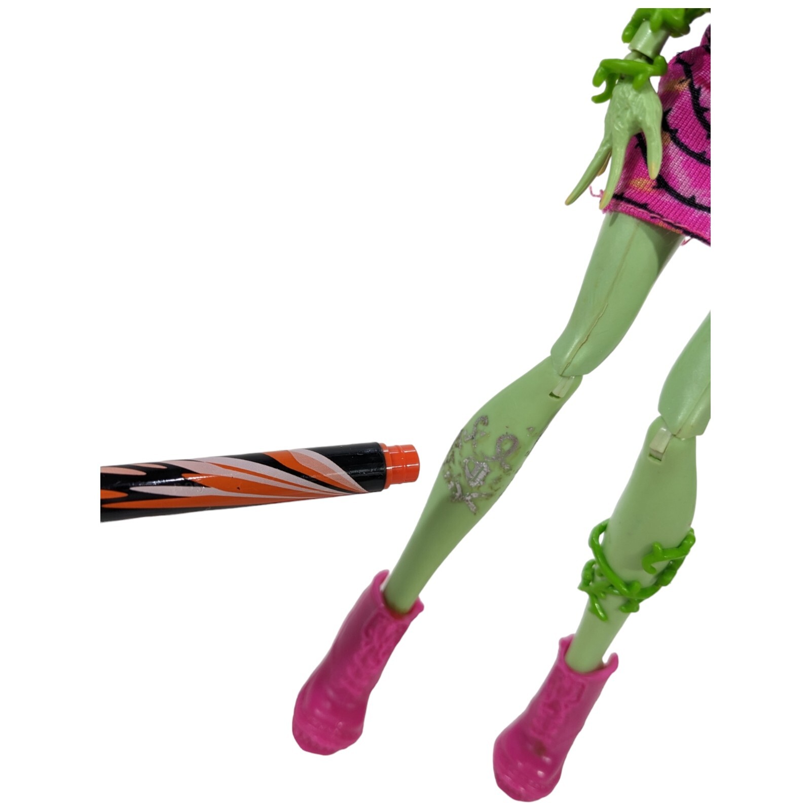 Monster High Venus McFlytrap Doll Coffin Bean Coffee Pink Green Girl 11 inch