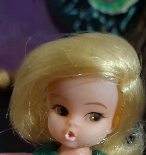 Hasbro 1967 Dolly darlings school days doll outfit brush comb