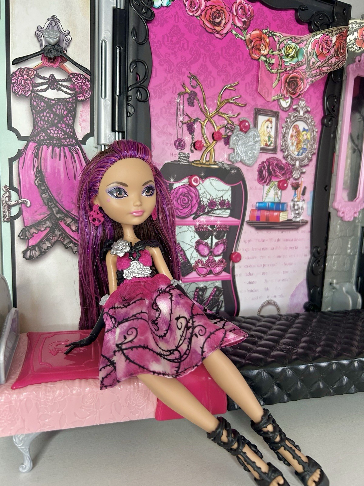 Ever After High Briar Beauty Thronecoming Doll And Playset Incomplete