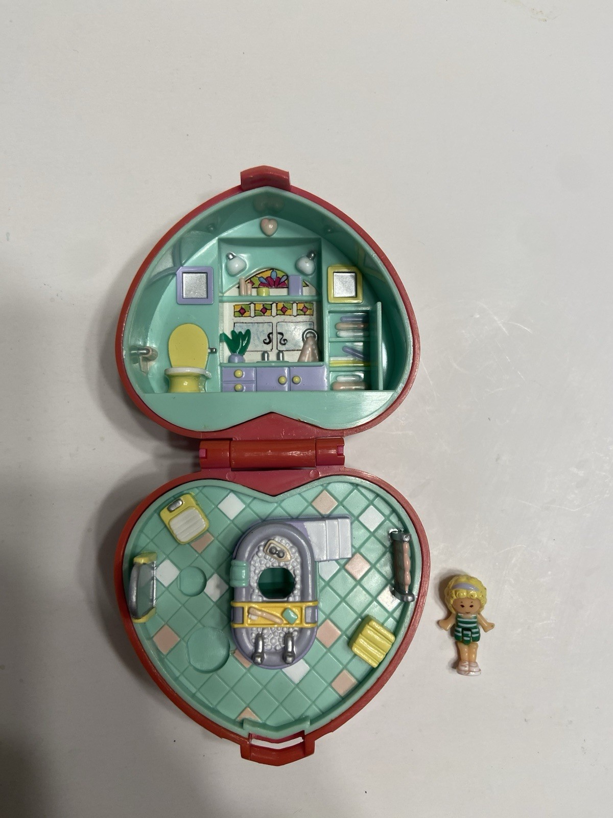 Polly Pocket Polly’s Bathtime Fun Compact W/ Doll Vintage 1991 Bluebird Toys