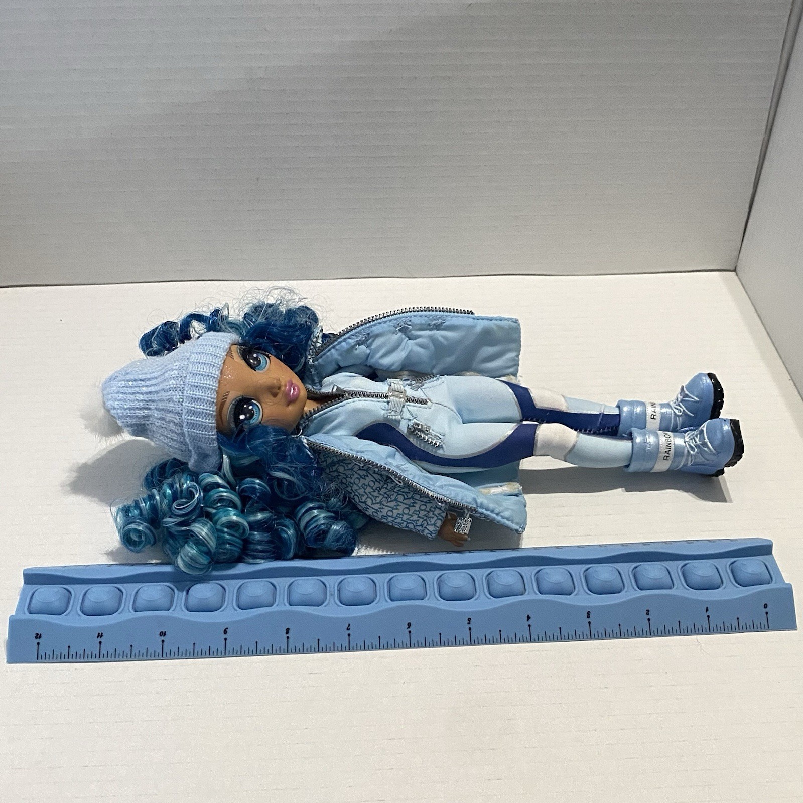 Rainbow High Blue Winter Break Skylar Bradshaw Doll w/Outfit Jacket