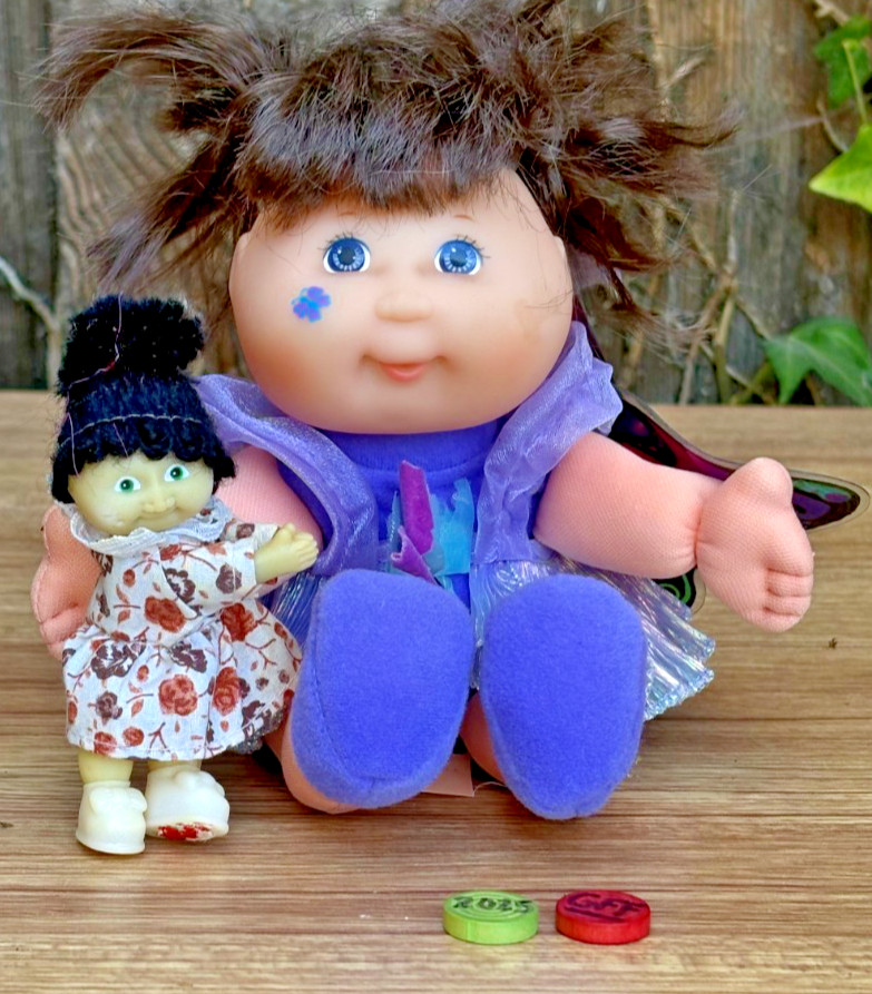 2 Cabbage Patch Dolls, Small Hugging 4″, and 13″ Plastic Wing Doll – GDJ-P-196