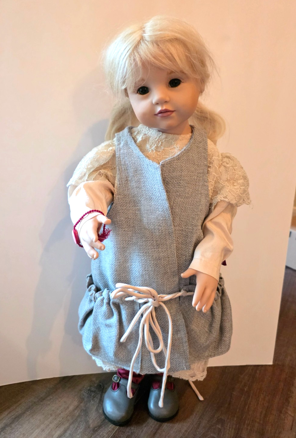 23″ H. Gunzel April Gotz German Vinyl Artist doll #639 Silk dress Blonde Mohair