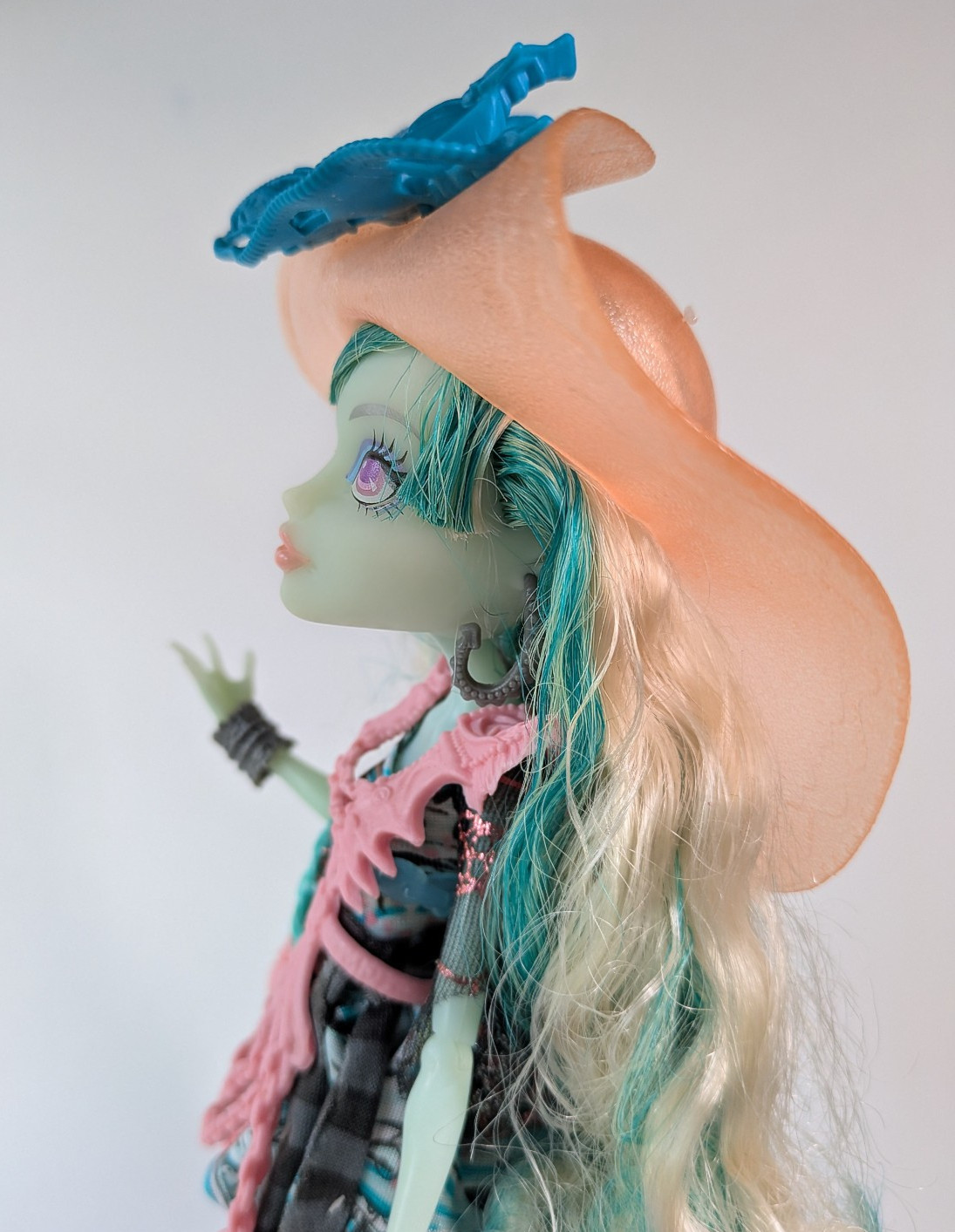 Monster High Vandala Doubloons Student Spirits W/ Accessories & Stand