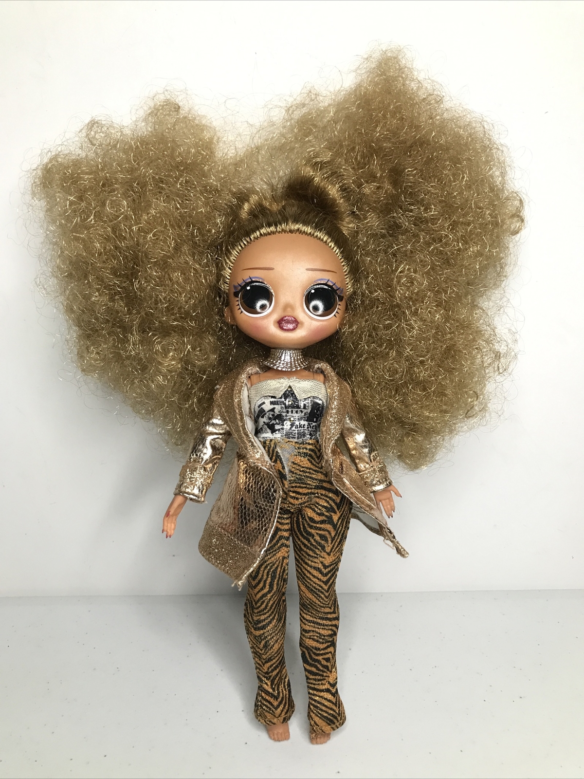 LOL Surprise OMG 10″ Royal Bee Curly Hair Brown Fashion Doll (MGA 2019)