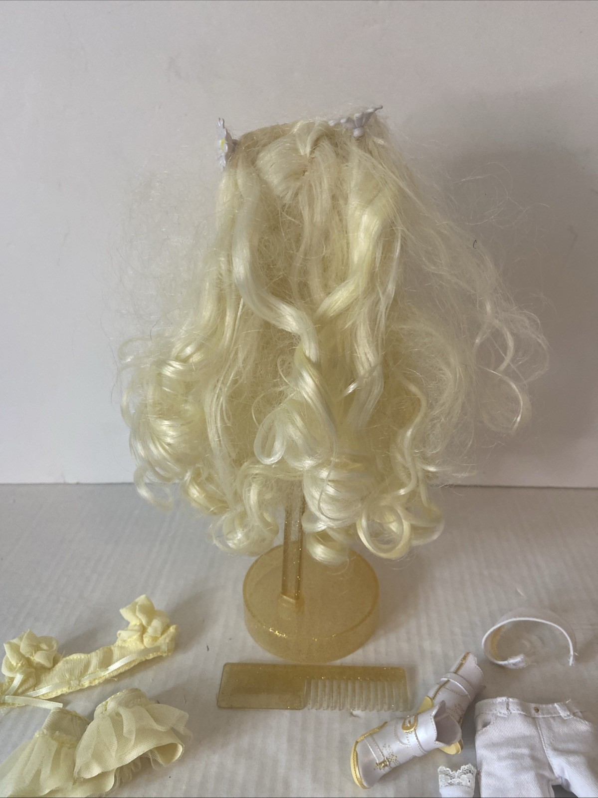 Delilah Fields Albinism Doll Rainbow High Series 4 Buttercup Yellow Collection