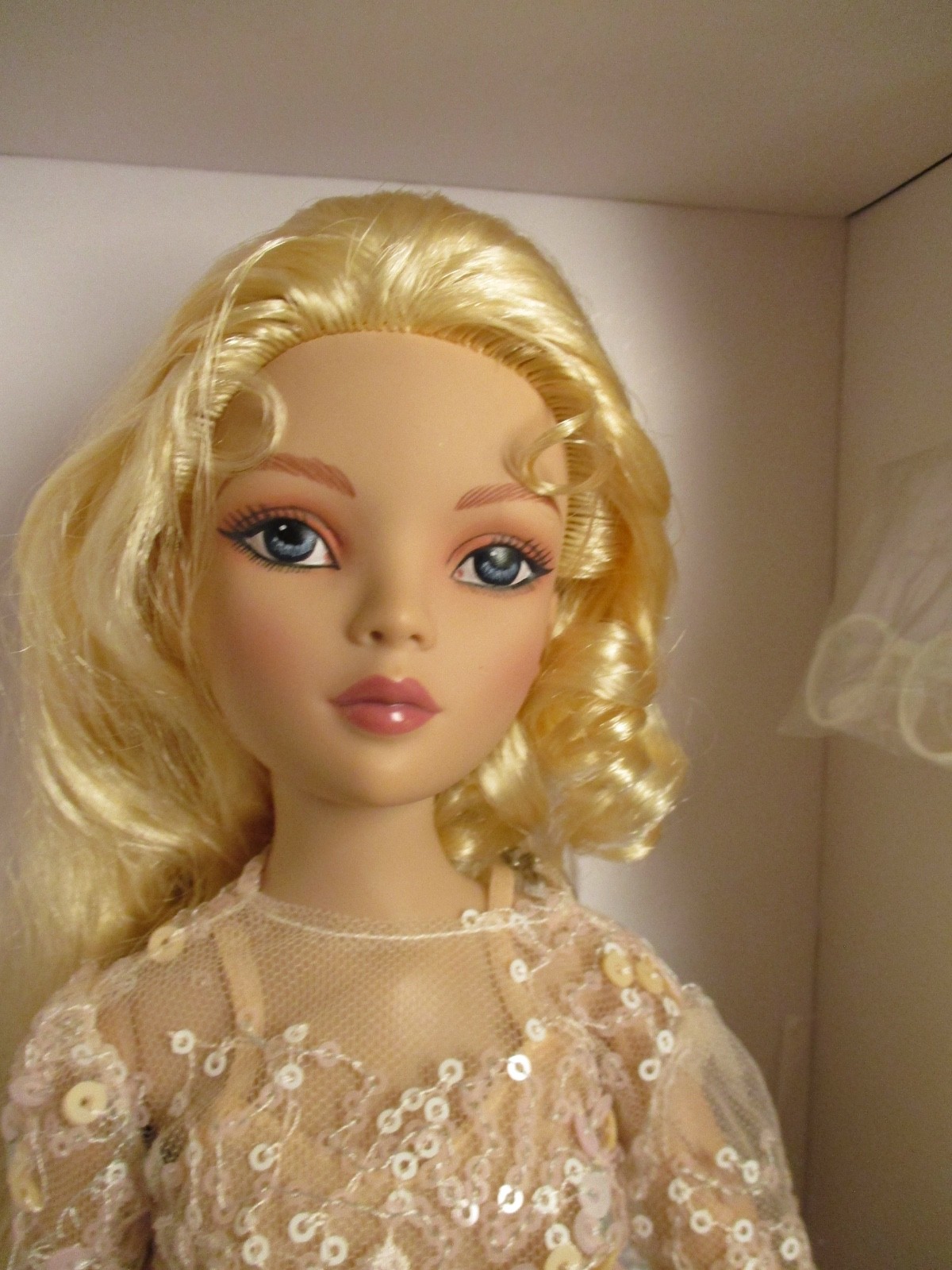 VDC Tonner Ellowyne Wilde Divine Inspiration Doll