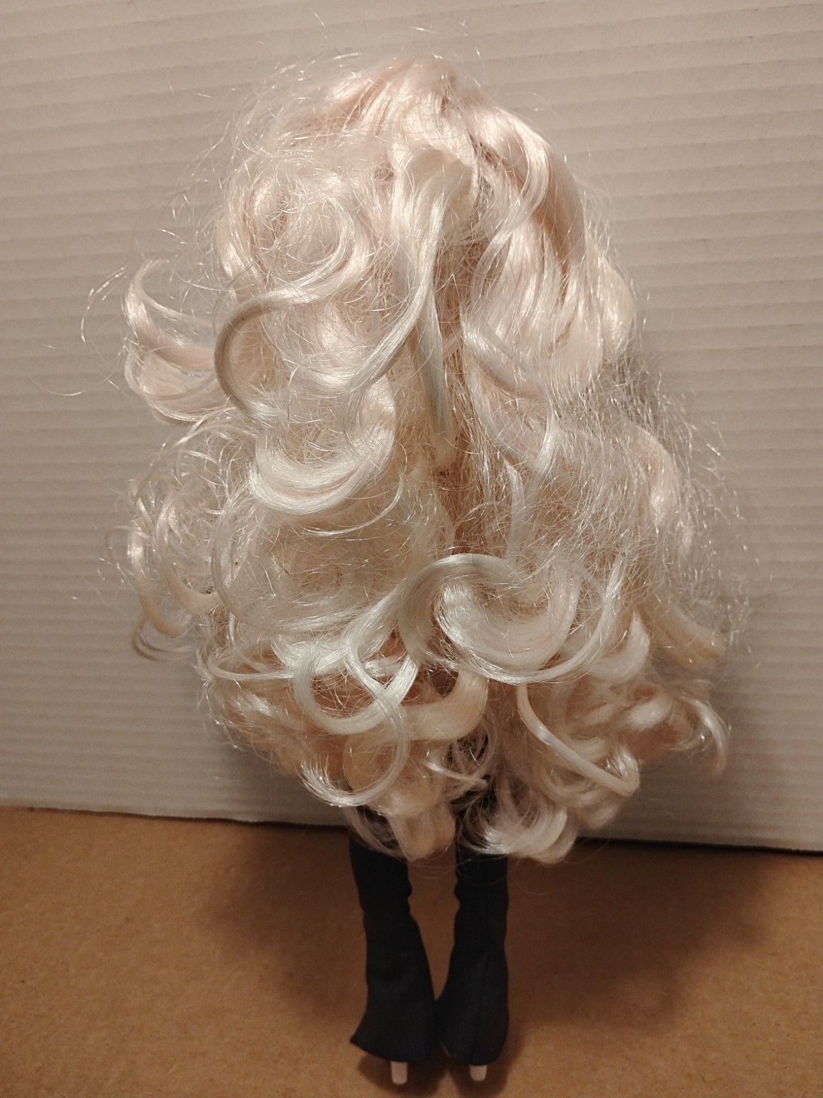 Rainbow High Karla Choupette Shadow High Pink Doll w/ Outfit Earrings & Fan