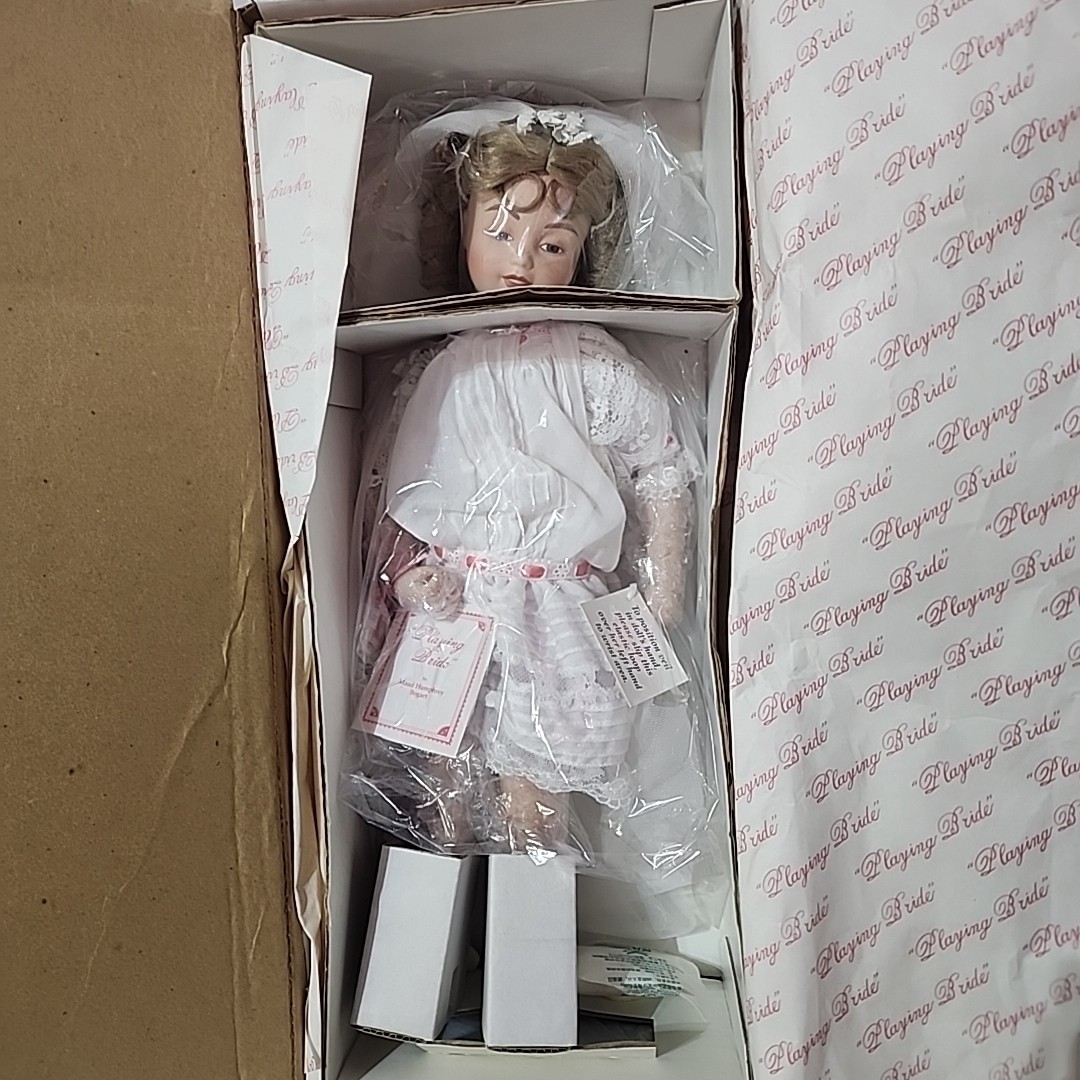 MAUD HUMPHREY BOGART Porcelain Doll – Playing Bride 17in, Vintage 1988 Box