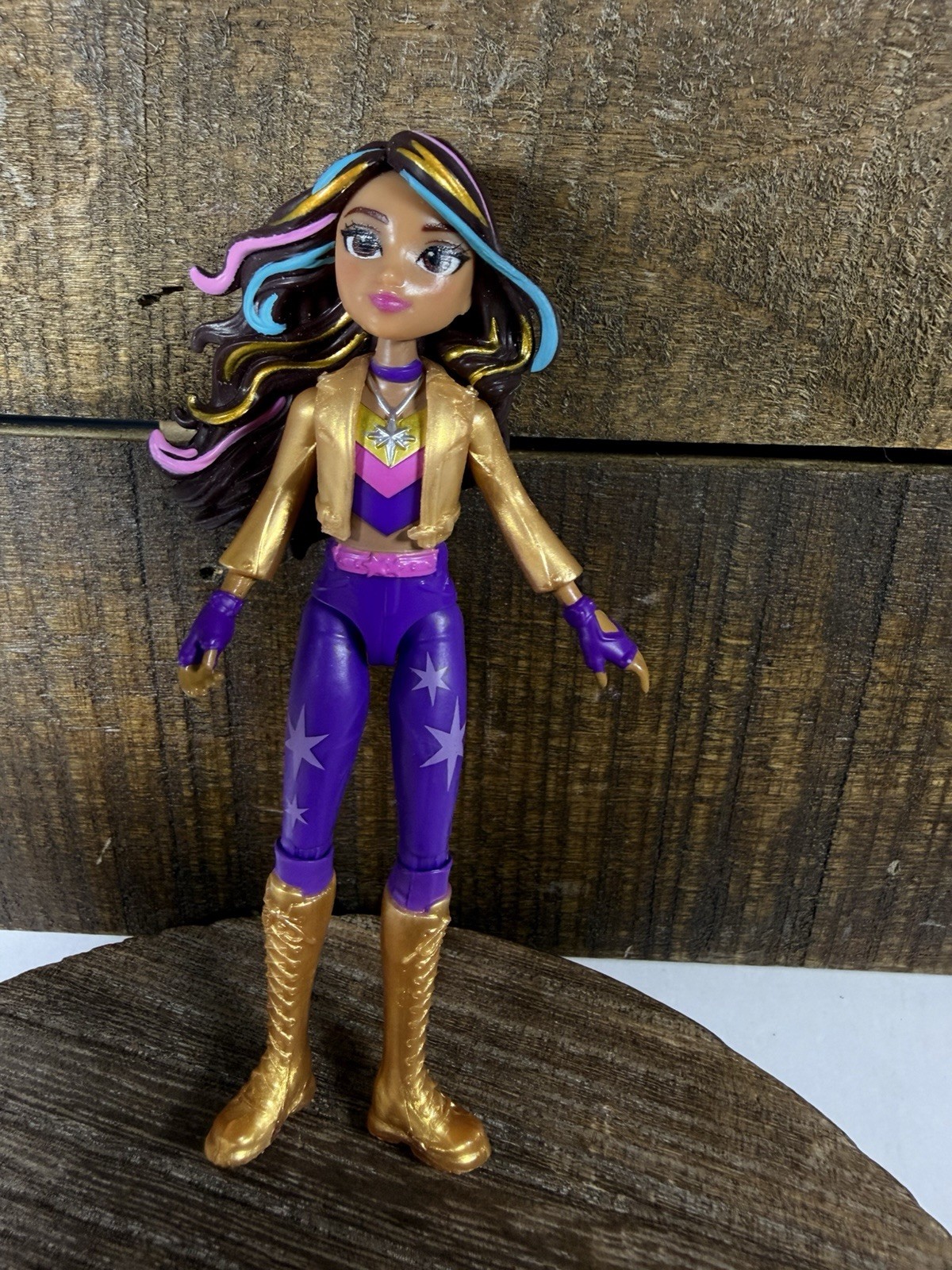 Unicorn Academy SOPHIA Doll with Rainbow Hair – NETFLIX