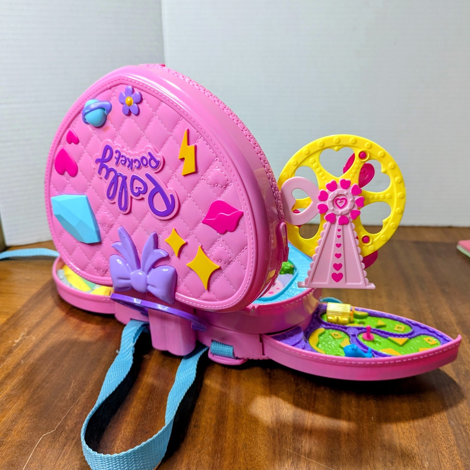 Polly Pocket Playset Tiny Mighty Theme Park Backpack 2019 Heart Shaped + 2 Dolls