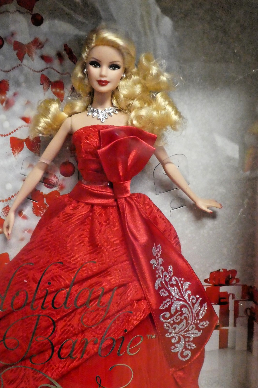 2012 BRIGHT RED BEAUTIFUL HOLIDAY BARBIE GORGEOUS BLONDE WITH ROOTED LASHES MIB
