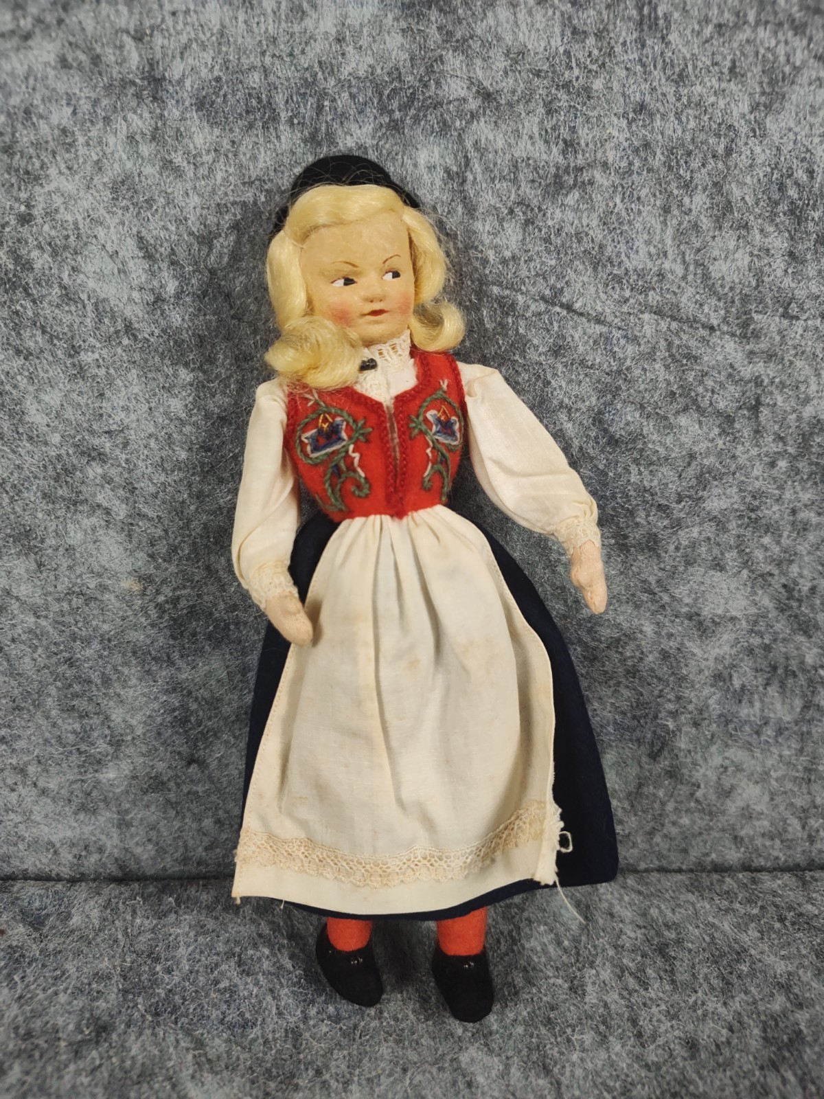 VTG Ronnaug Petterssen Norwegian Cloth 8″ Doll